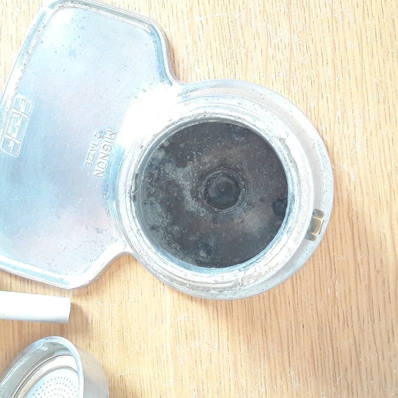OMG cute vintage mini espresso coffee maker 2 cups aluminum button bakelite years 50.