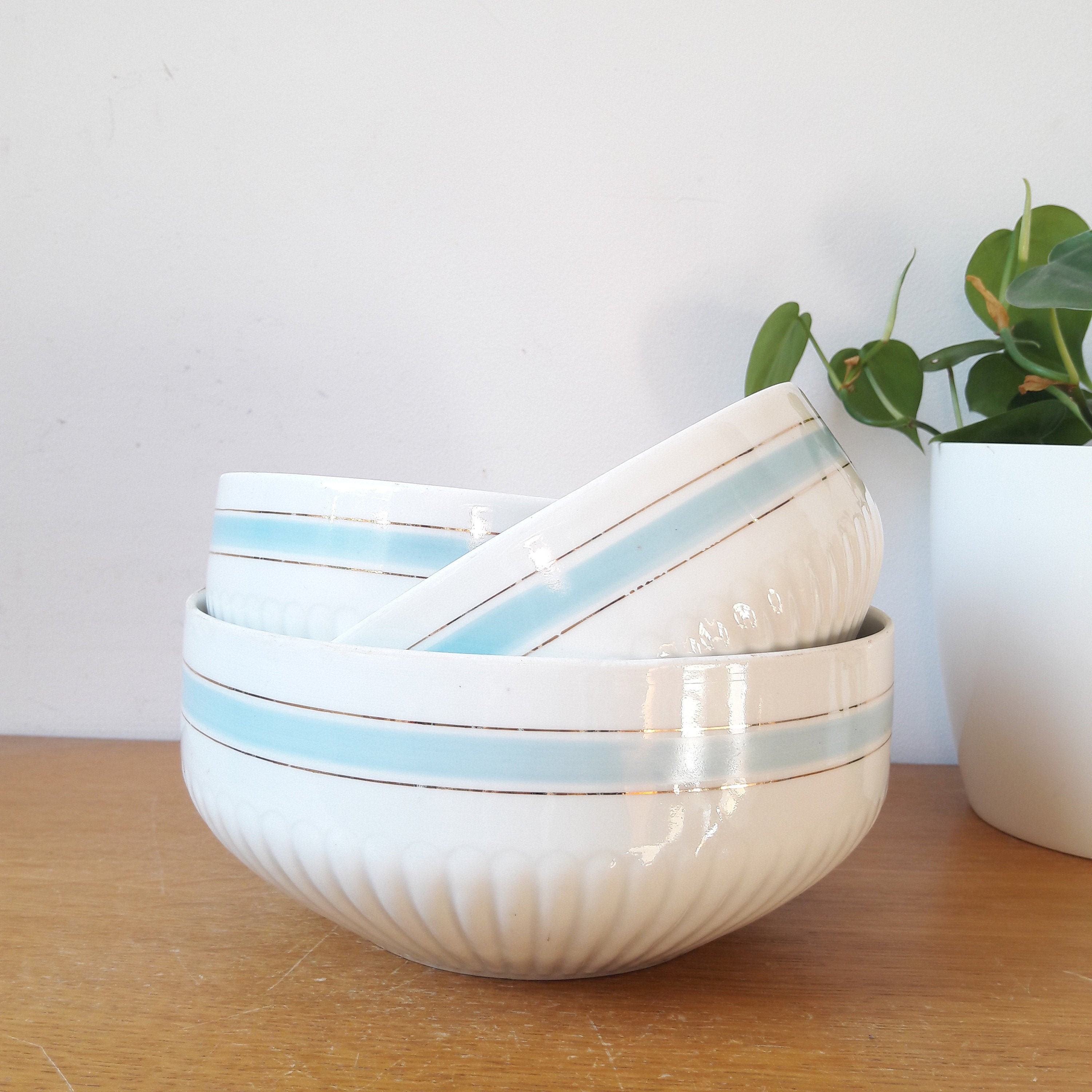 Francais Vintage 3 Saladiers Gigognes en Porcelaine Blanche Bleue et Or, Années 40