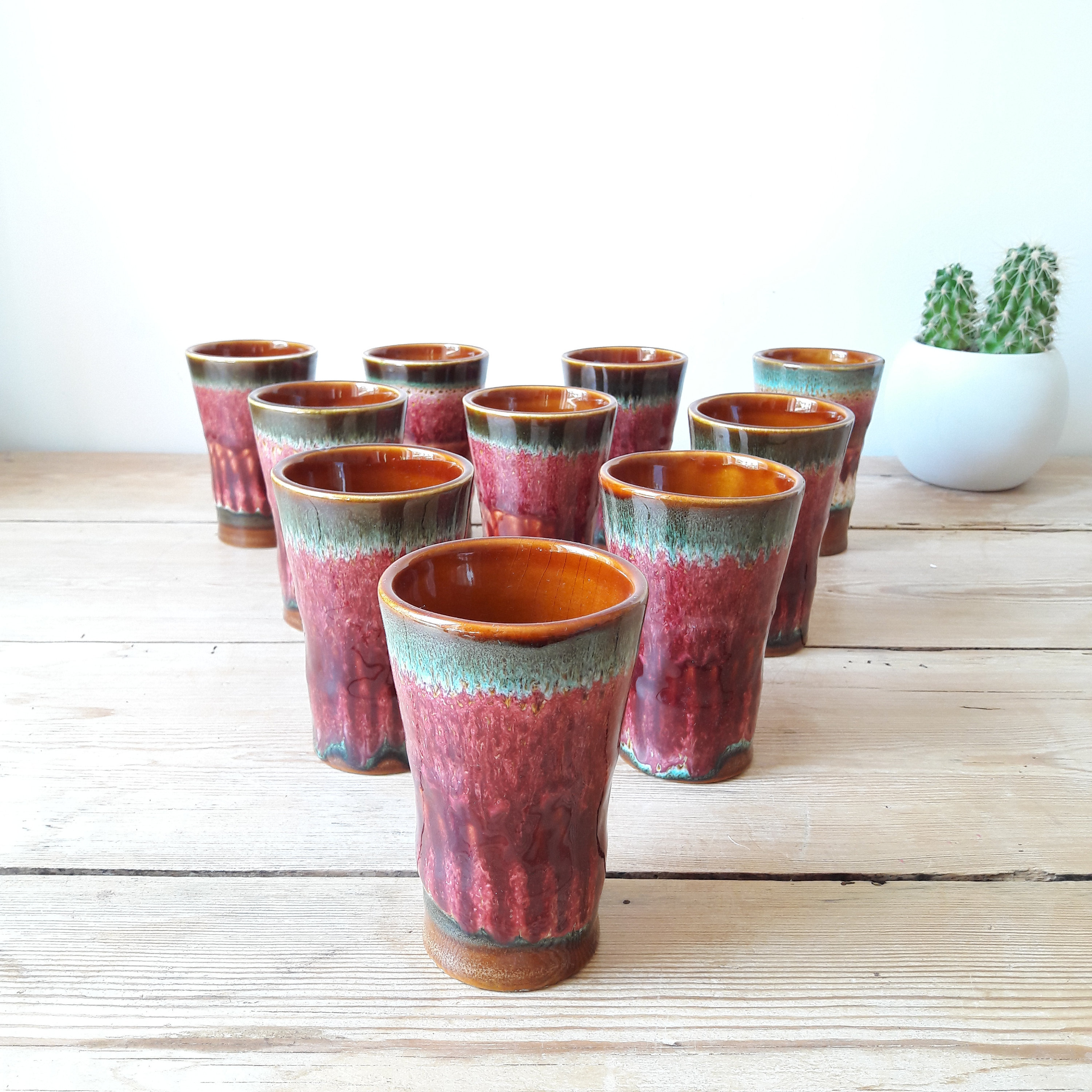 Tasses en Grès Vintage/Gobelets Vernissés/Rouge et Vert/Lot de 10/Émail Flammé/France Années 60