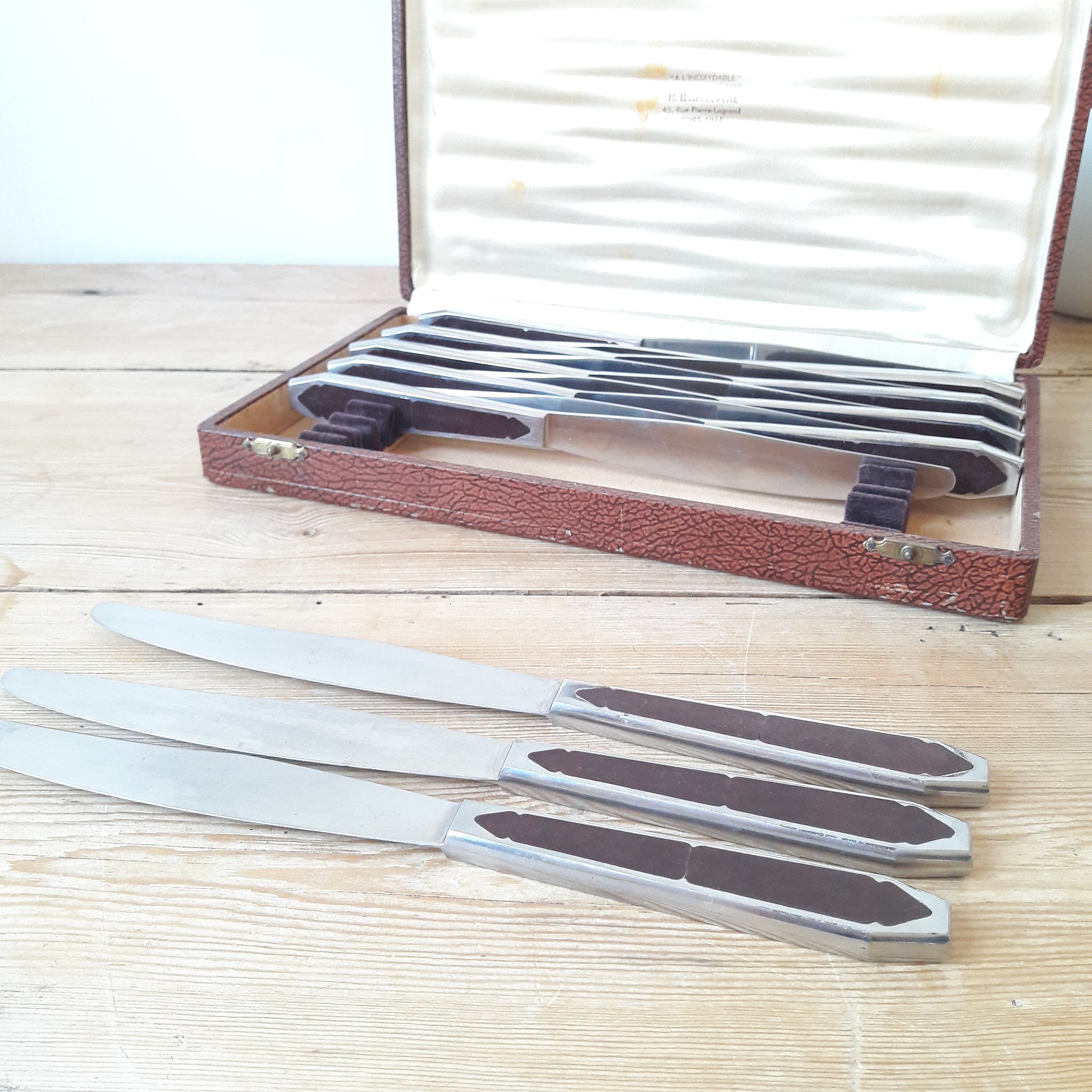 Francais Vintage/Coffret de 12 Couteaux/Inox et Bakélite/Décor Manche/Lame Leclerc Lille Fives/Année