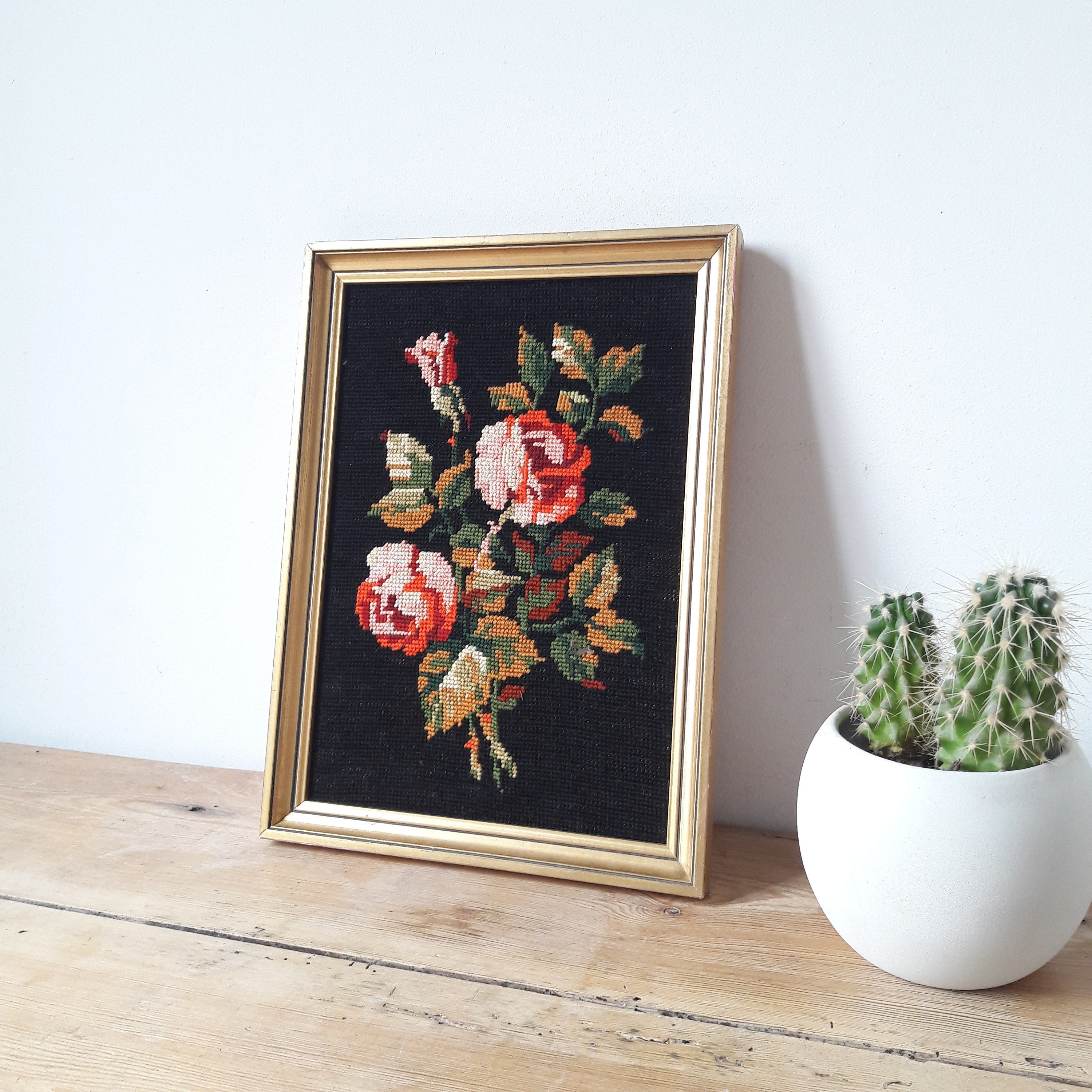 Francais Broderie Vintage/Canevas de Fleurs/Cadre Mouluré en Bois Doré/Fait à La Main/Bouquet Roses 