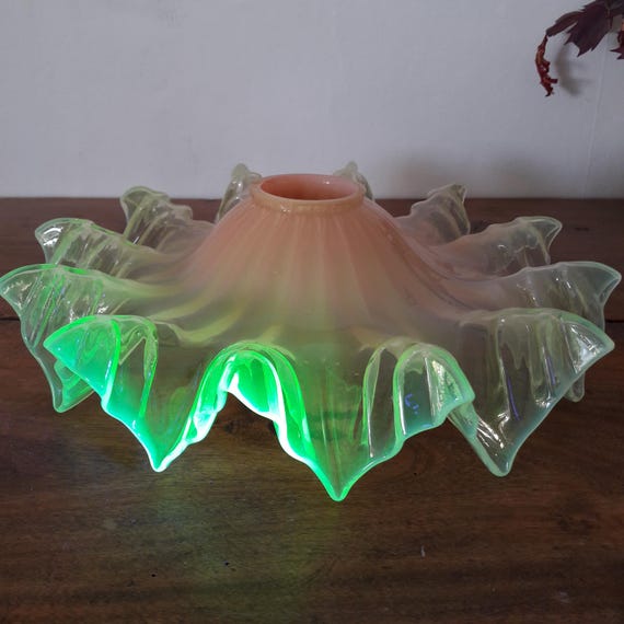 フランス ビンテージ アールヌーボーデザイン フラワーシェイプ ランプ