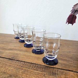 French vintage/5 glasses for liqueur/blown glass blue foot/art deco glassware/1940