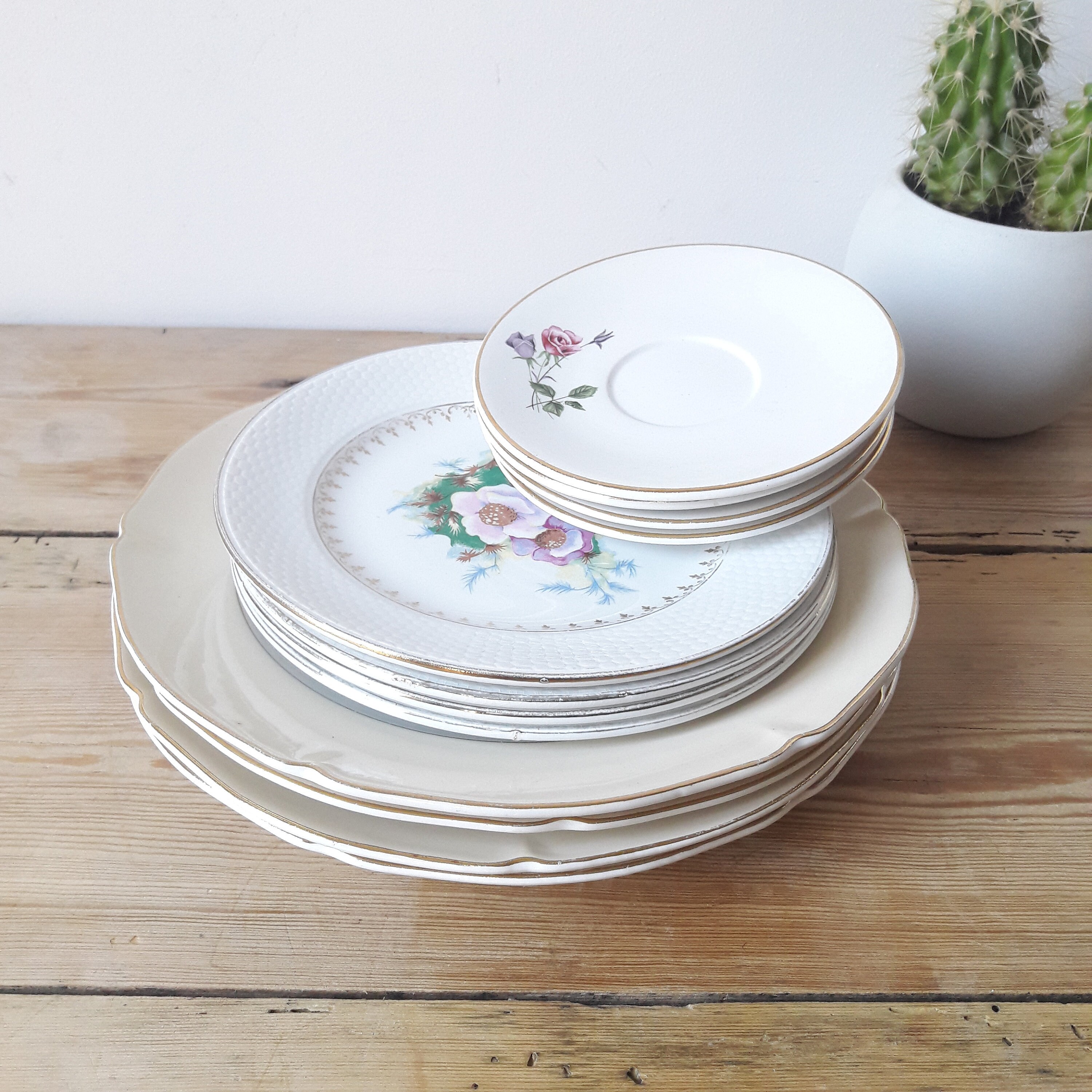 Francais Vintage/Lot d'assiettes Plates/Service Assorti en Faience/Couleurs Pastel et Or/Lot de 12/A