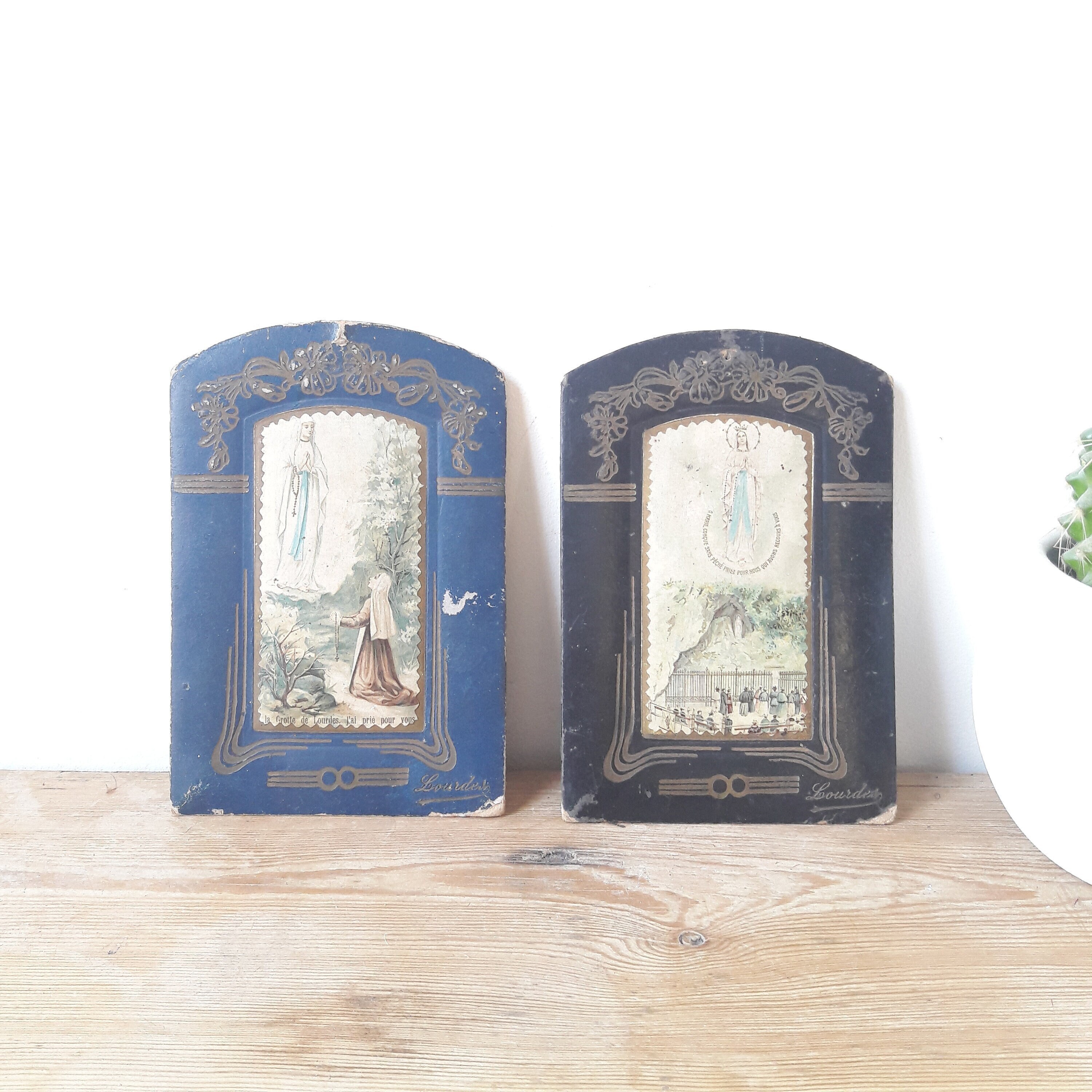 Francais Ancien/Paire d'ex Voto Art Nouveau/Encadrement Effet Cuir/Bleu et Or/Souvenir de Lourdes/Im