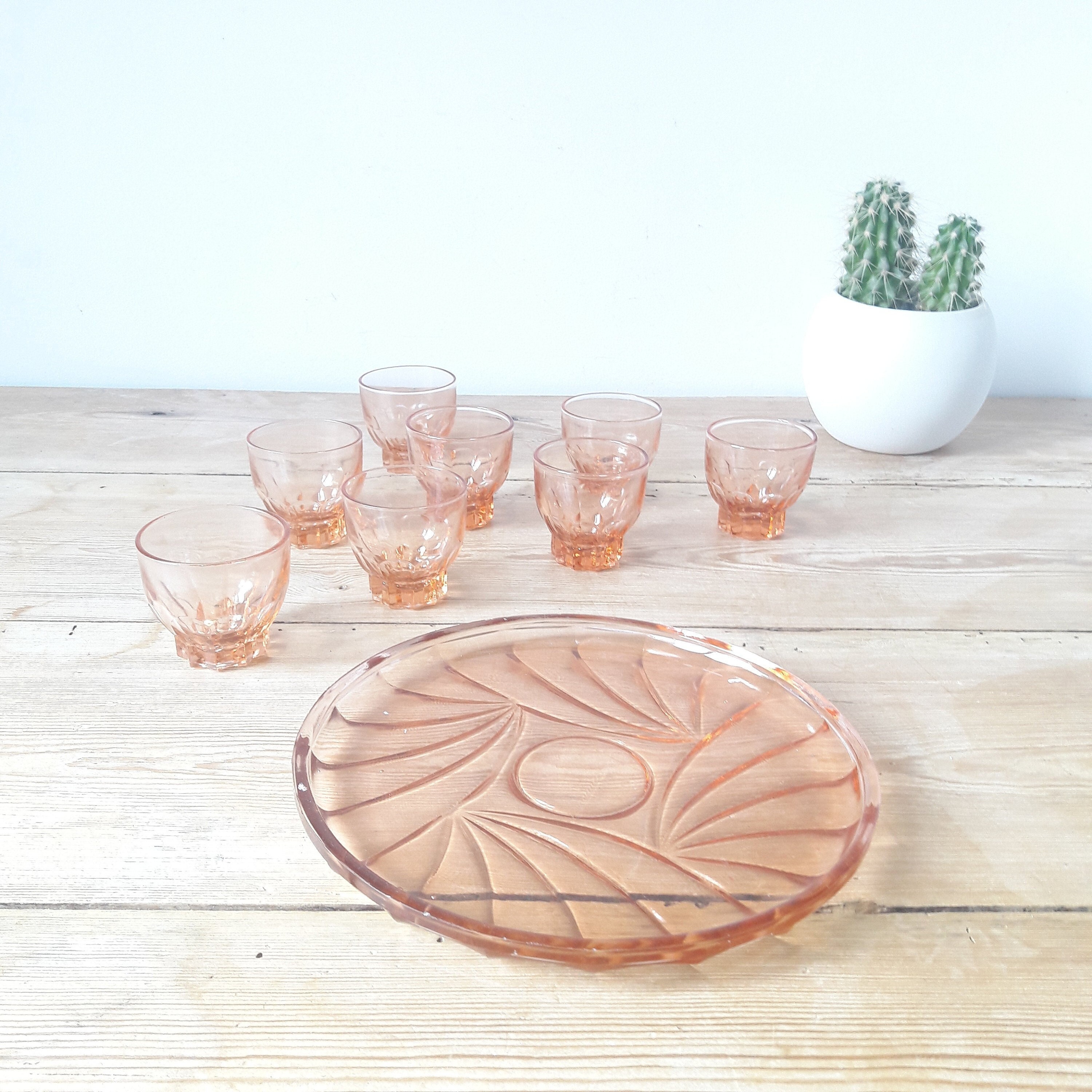 Francais Vintage/Plateau et 7 Verres à Liqueur/Verre Rose Art Déco/France Années 50