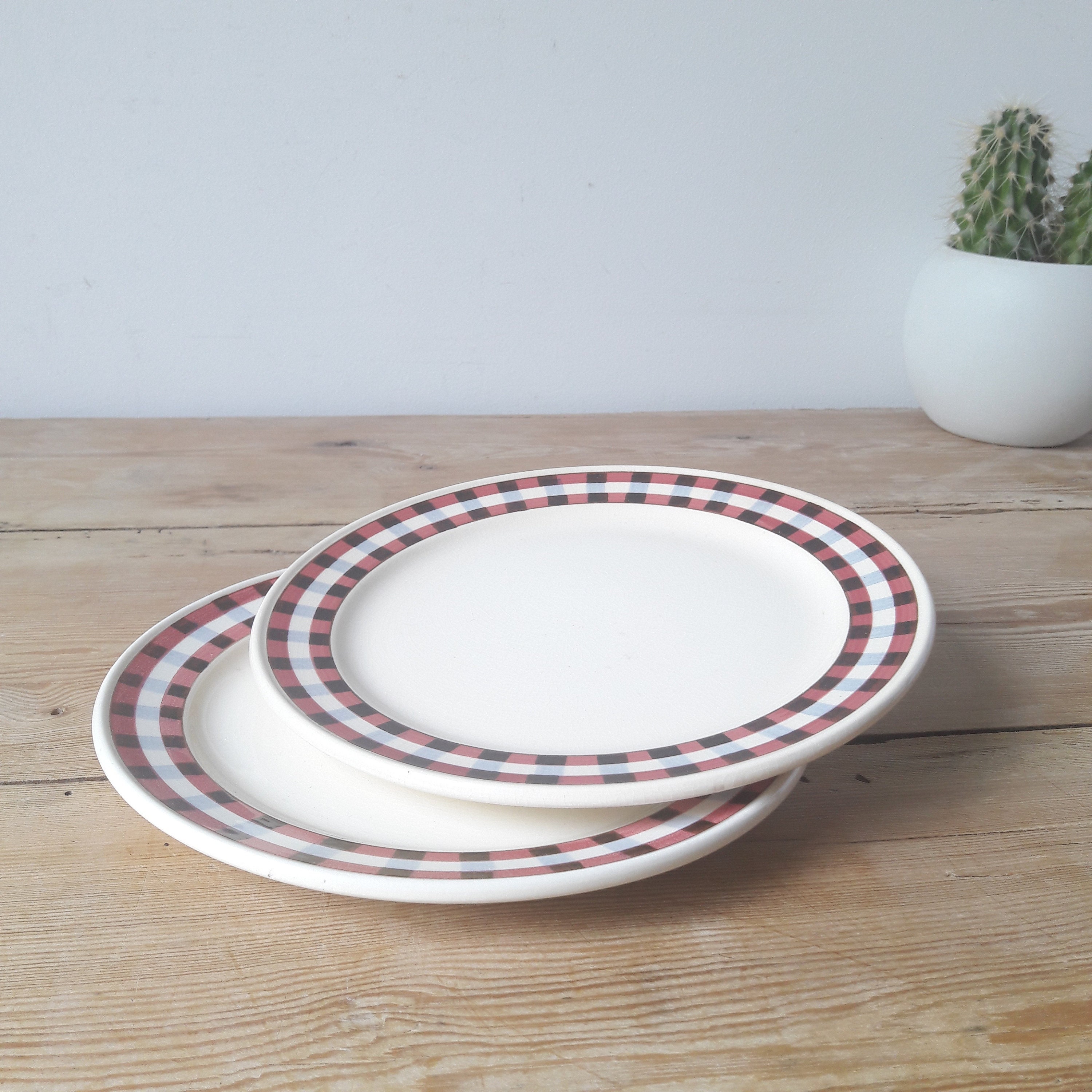 Assiettes Vintage/Villeroy et Bosh Metltach/Lot de 2/Assiettes à Dessert/Décor Carreaux Rouge/France