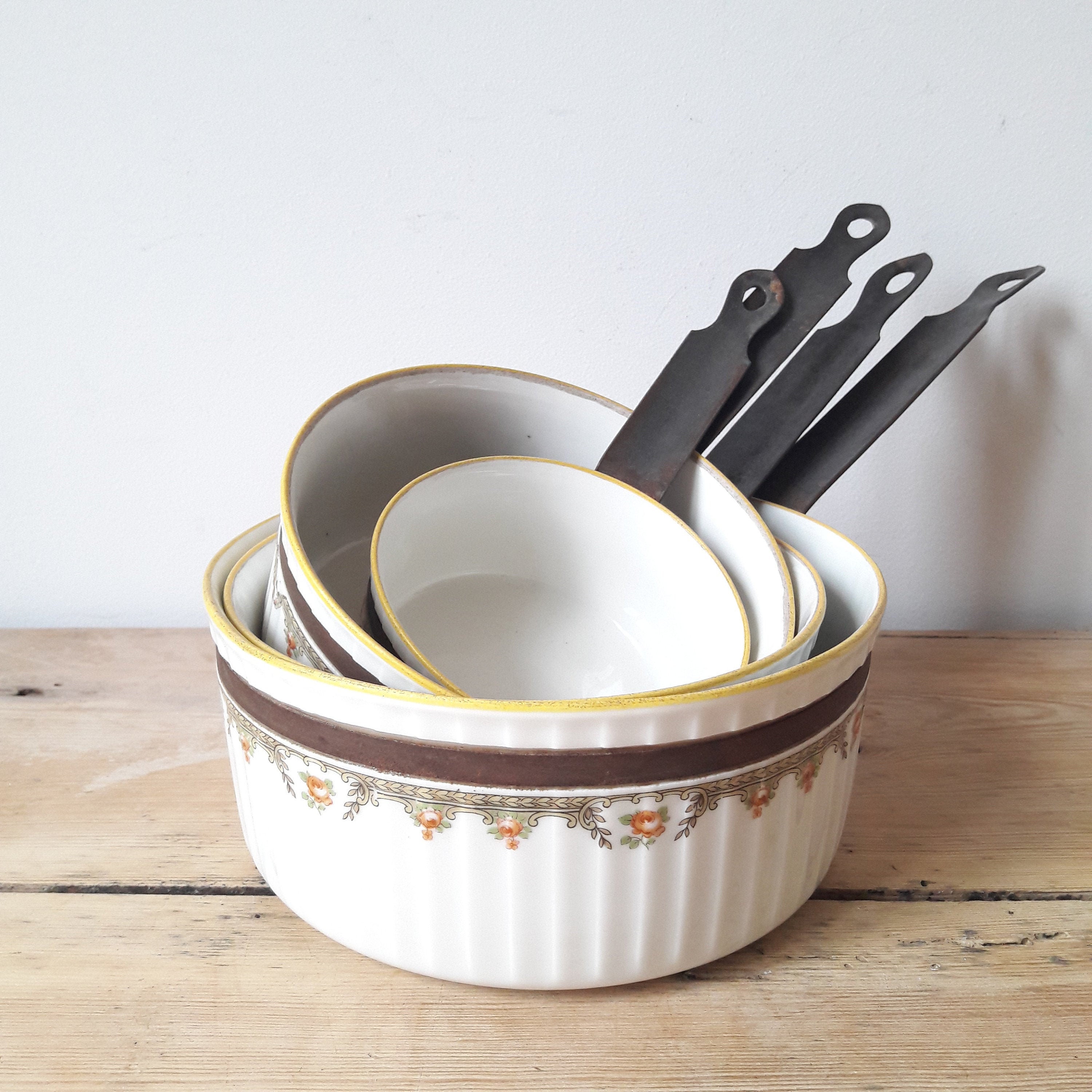 Casseroles Aluminite Anciennes/Porcelaine à Feu Décorée et Métal/style Frugier/Lot de 4/France 1920