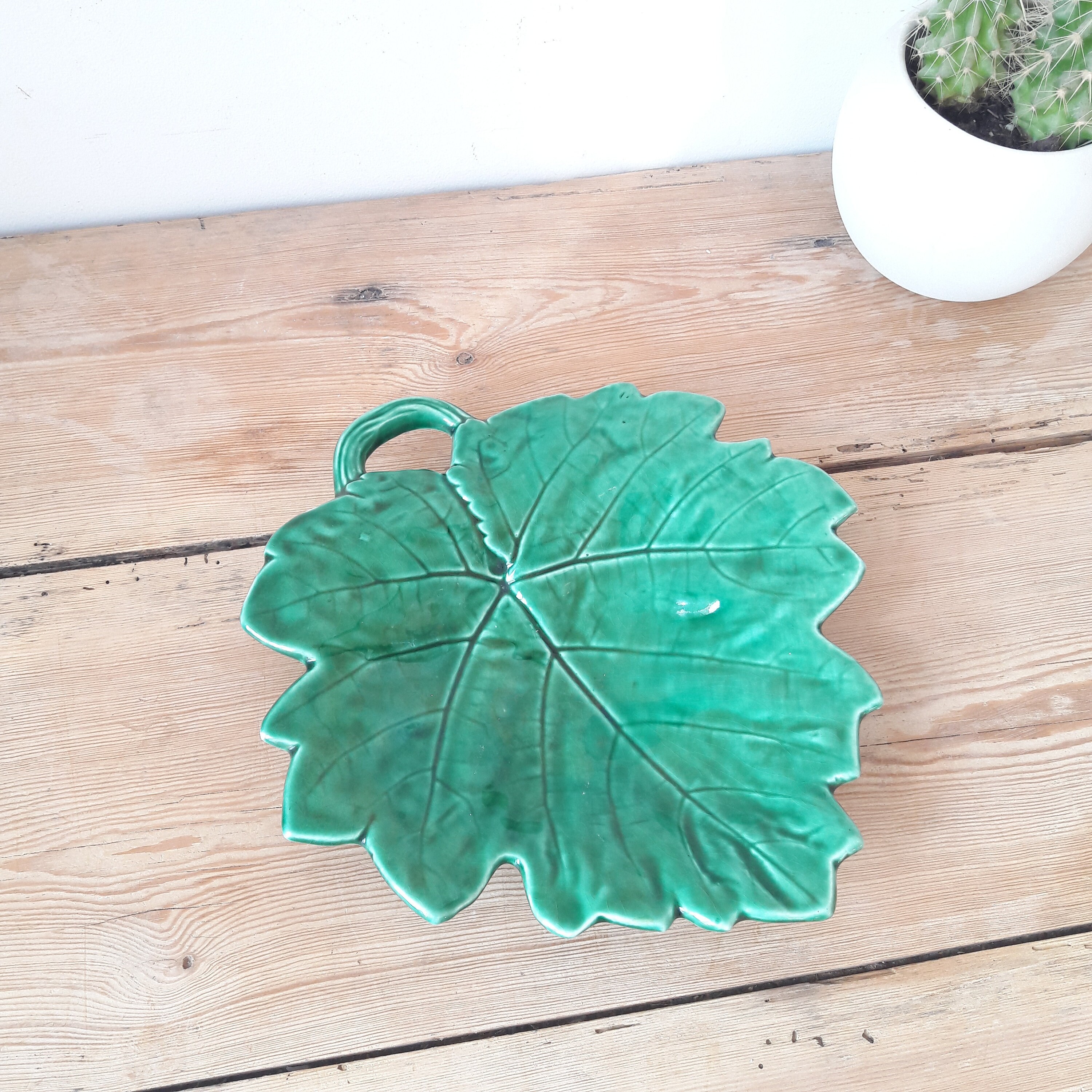 Sarreguemines Ancien/Plat Feuille de Vigne/Plat en Barbotine/Faience Émaillée Verte/France 1910