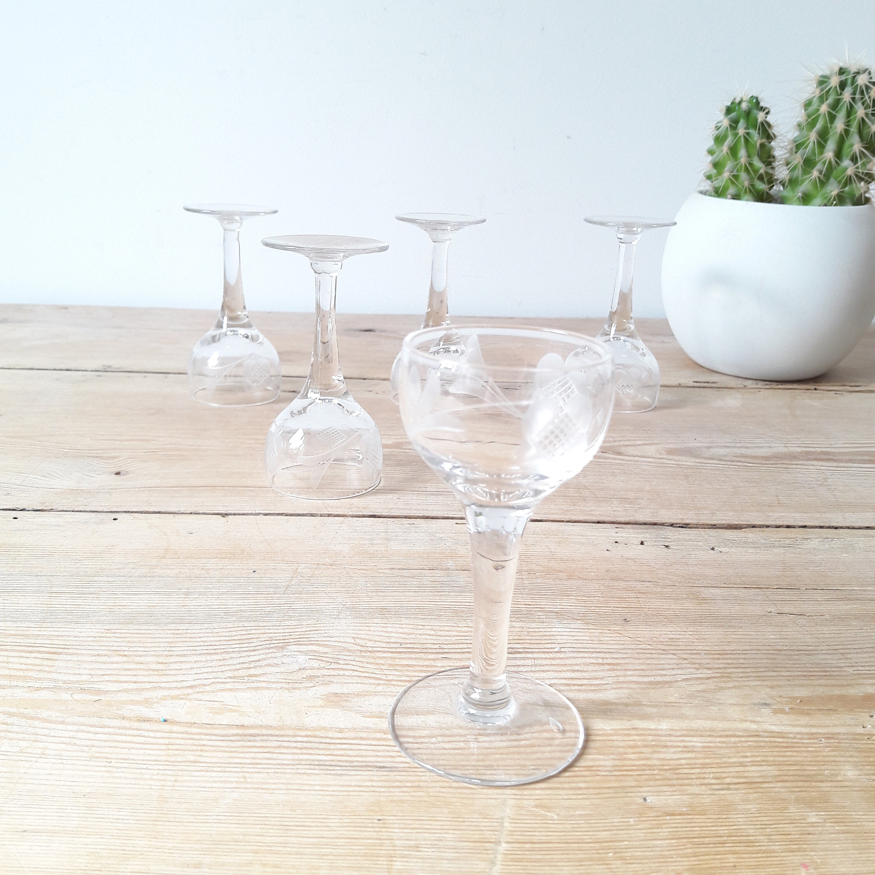 Vintage liqueur glasses/engraved glass/lot of 5/France 60s Etsy