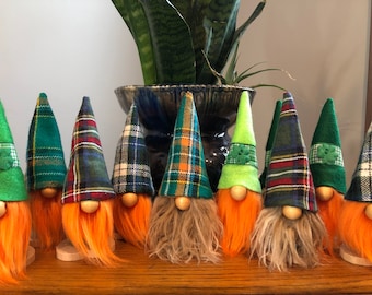 O’Connor plaid mini clan - St Patricks Day gnome/nisse/tomte