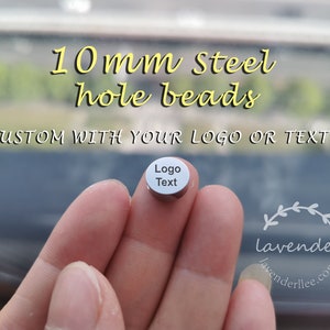 Aangepast lasergegraveerd roestvrijstalen label - 10 mm met stalen gatenkralen