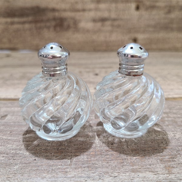 Irice (NY) vintage salt and pepper shakers