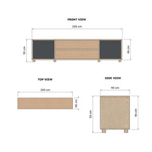 Op de afbeelding: Een houten mediaconsole met twee lades en twee deuren. De console is 200 cm breed, 50 cm diep en 50 cm hoog. De deuren hebben een lamellenontwerp.