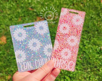 Porta-crachá personalizado com glitter de girassol para enfermeiras.