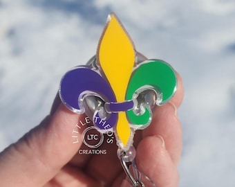 Carrete de insignia Mardi Gras Fleur De Lis: soporte de insignia con purpurina