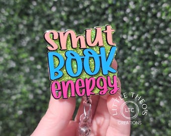 Portabadge "Smut Book Energy": regalo perfetto per gli amanti dei romanzi rosa.