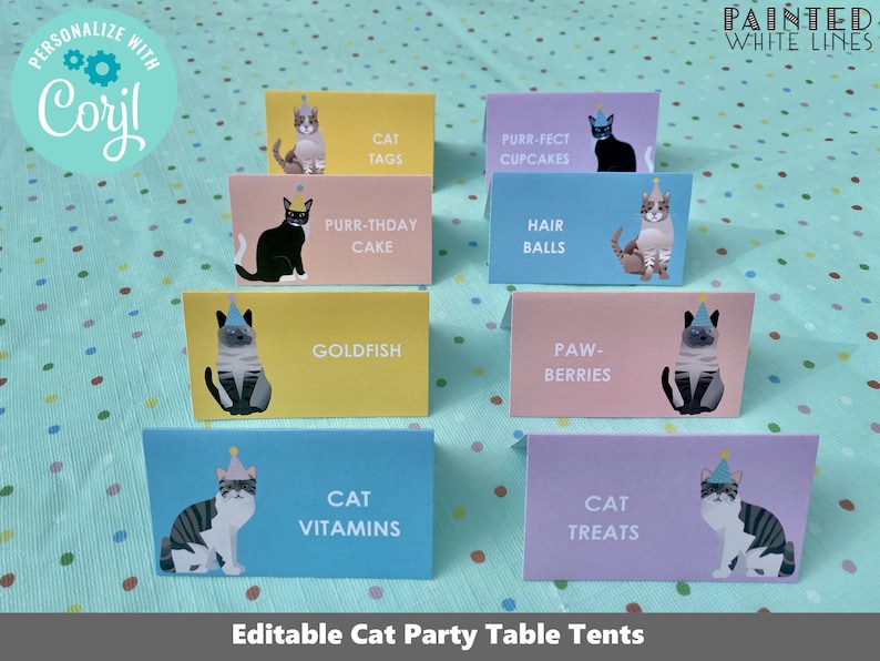 K&ouml;nnte beinhalten: Editierbare Tischkarten f&uuml;r eine Katzenparty mit verschiedenen Designs zum Thema Katzen. Die Karten zeigen Illustrationen von Katzen mit Partyh&uuml;ten und Texten wie "Cat Treats", "Purr-fect Cupcakes" und "Hair Balls".