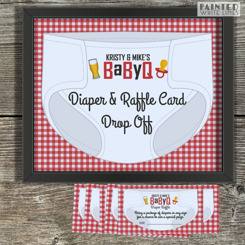 Pode incluir: Uma fralda branca sobre um fundo xadrez vermelho e branco. A fralda tem o texto "KRISTY & MIKE'S BaByQ Diaper Raffle" e "Diaper & Raffle Card Drop Off".