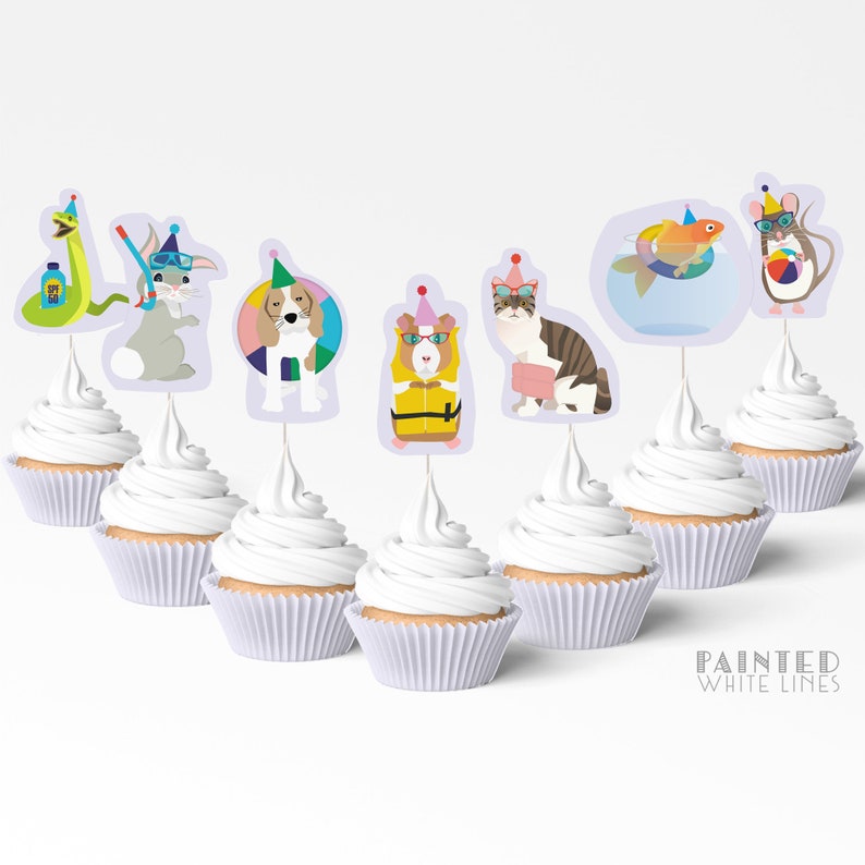 Pu&ograve; includere: Sei cupcake con glassa bianca sormontati da topper per cupcake a tema animale colorati. I topper raffigurano un serpente, un coniglio, un cane, un criceto, un gatto e un topo. I topper indossano tutti cappelli da festa e hanno accessori a tema estivo.