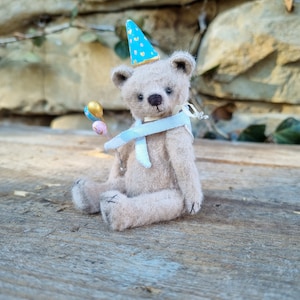 Ronny Teddy Bear: Brinquedo de pelúcia artesanal feito à mão (11,9 cm de altura)