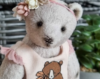 SUSIE TEDDY BEAR, Artist toy bear,Handmade teddy, Housewarming gift, Heirloom teddy bear, Plush teddy, little teddy bear, Stuffed teddy bear