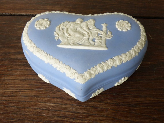 ヴィンテージ　 ジャスパー　ネイビー　蓋付き小物入れ ヴィンテージ WEDGWOOD ジャスパー ネイビー 蓋付き小物入