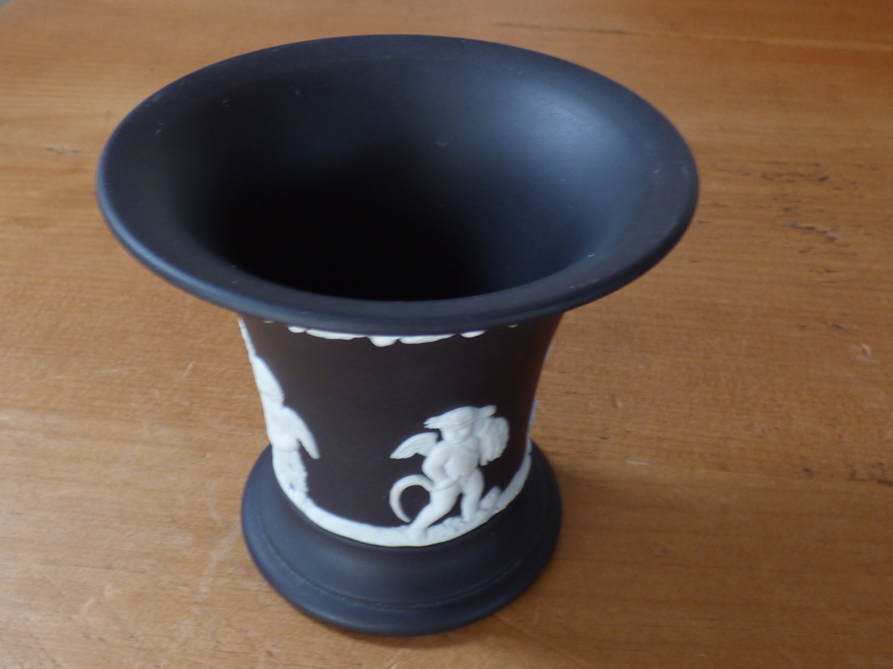 Wedgwood Rare Noir Jasperwre Trompette Vase