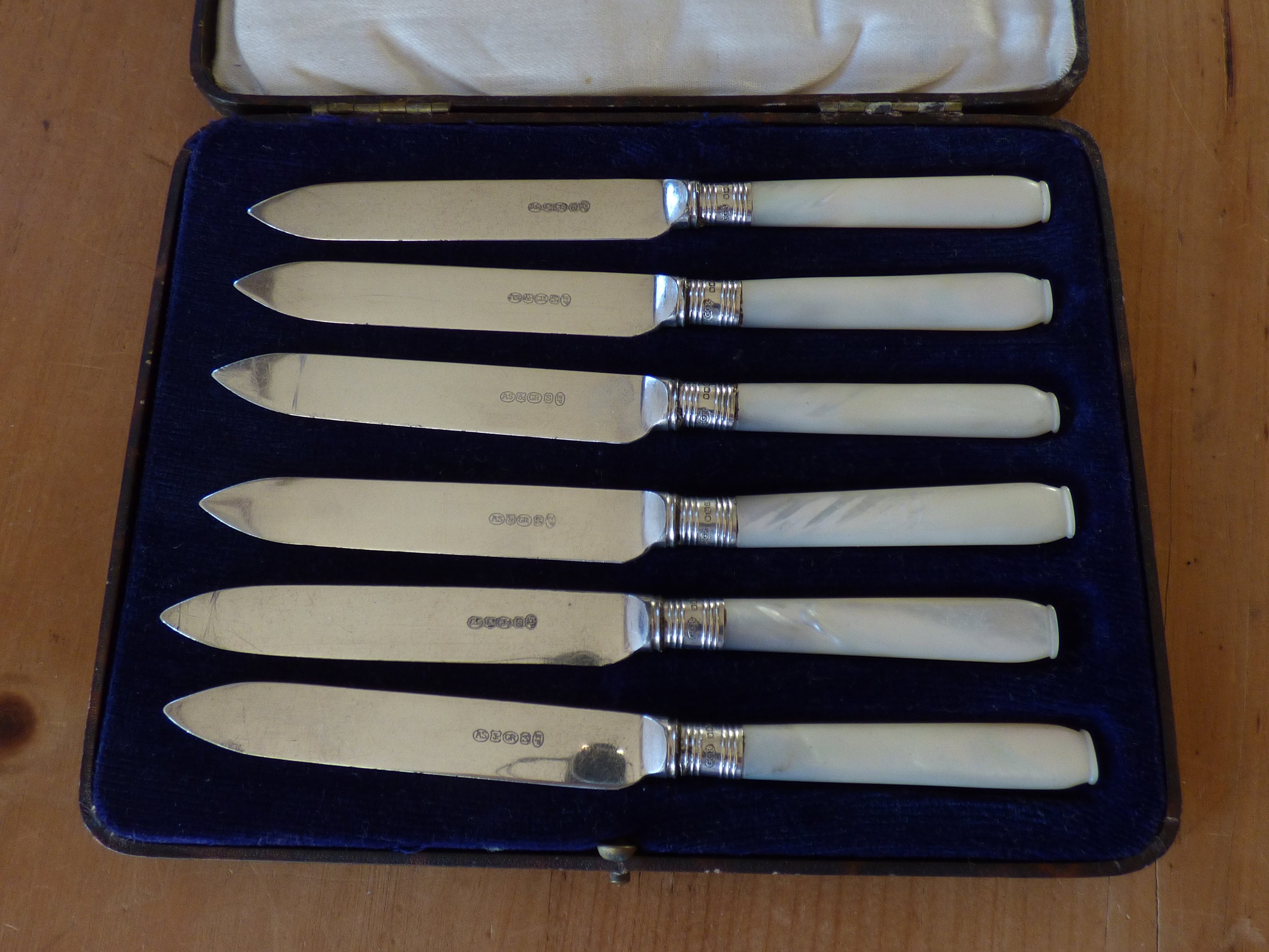 Ensemble de Six Couteaux à Beurre/Gâteau Manche Nacre