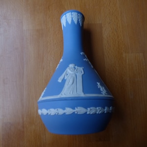 Wedgwood Blaue Jasperware &quot;&quot;Bottle&quot;&quot; Vase