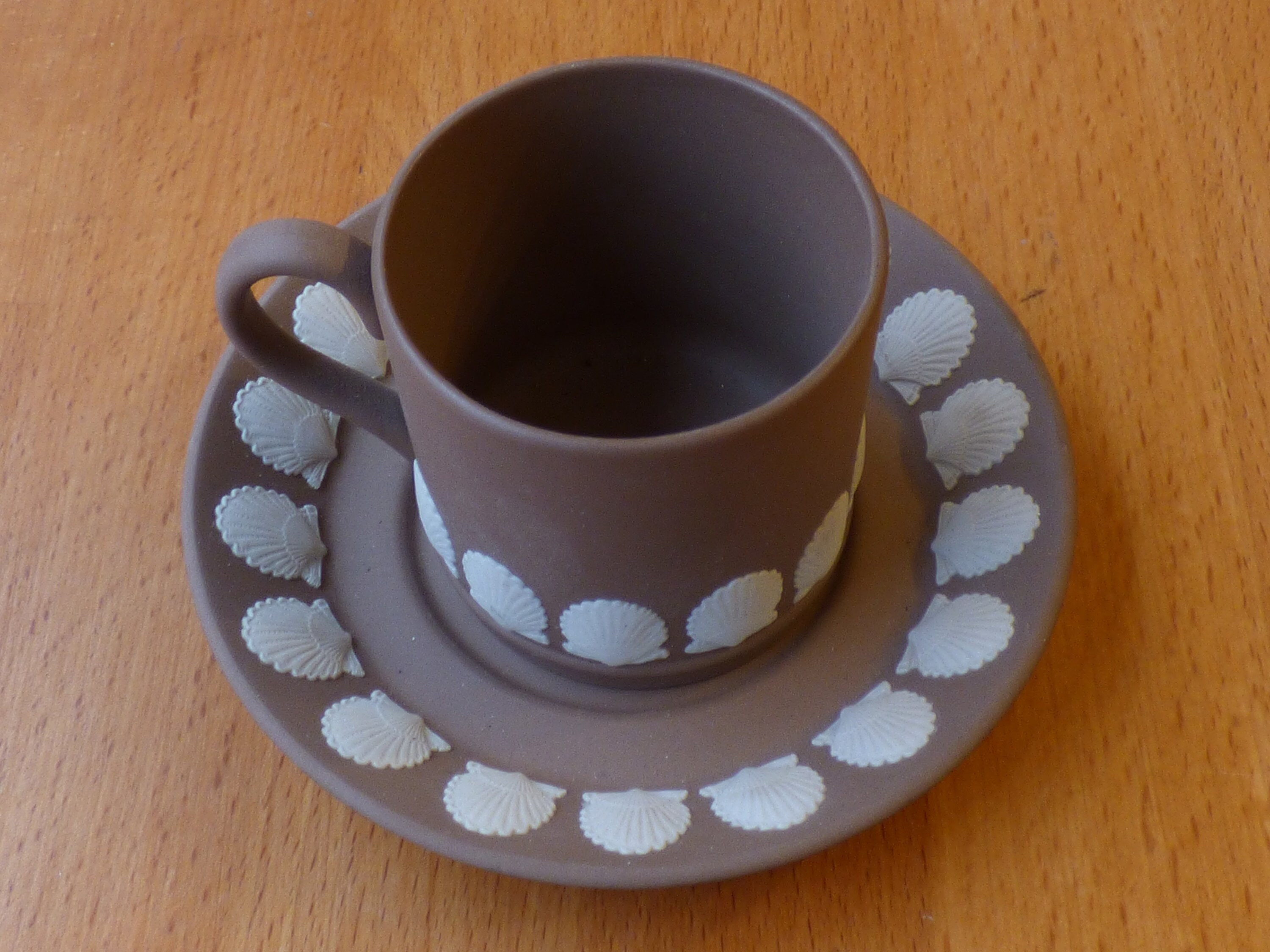 Wedgwood Très Rare Brown Jasperware Canette de Café et Soucoupe