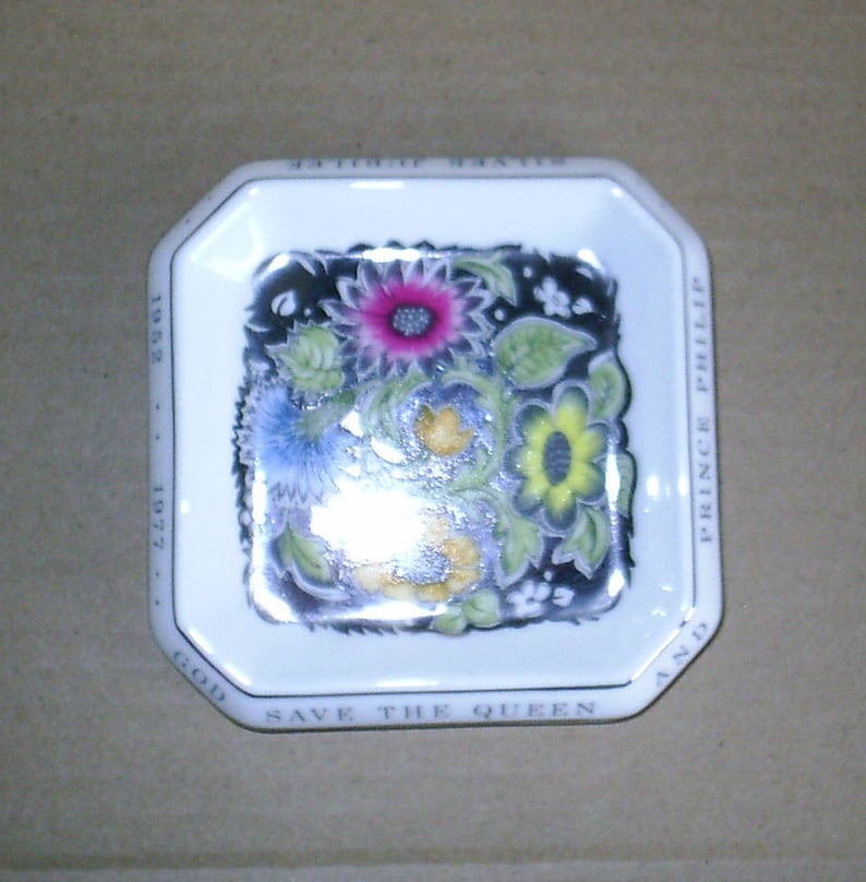 Wedgwood Susie Cooper Queen Silver Jubilee Square Dish