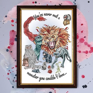 以下が含まれることがあります： 幻想的な生き物のカラフルなイラストが描かれた白い額縁付きのプリント。テキストには「あなたは、愛せないモンスターに会ったことがない...」と書いてあります。