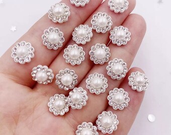 Pearl and rhinestone effect 10mm floral round