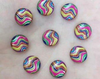 Round wavy pink patterned cabochons, 10mm