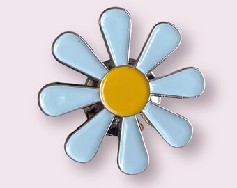 Daisy flower enamel pin badge