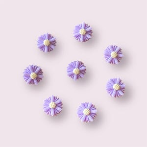 Cabochons de fleurs violet pâle de 10 mm, embellissements de fleurs de marguerite, fleur à dos plat en résine lilas, embellissements floraux artisanaux, lot de 20