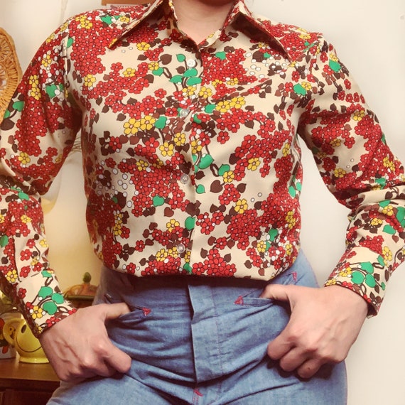 1970s White Stag Flower Power Dagger Collar Blouse