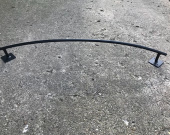 Curved towel bar