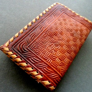 Cartera vintage de cuero marrón y naranja con adorno en relieve de la época soviética, cartera retro letona tradicional hecha a mano, regalo coleccionable para abuela