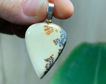 Indonesia REF AL69 Jaspe maligano 62 carats cabochon pendant natural stone