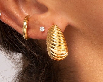 Aros de croissant dorados: acero inoxidable retorcido con baño de 18 k