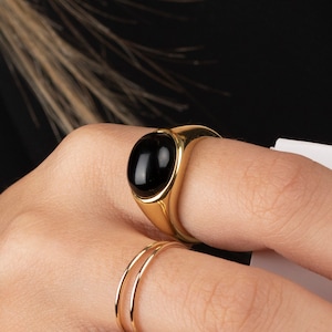 Onyx signet ring, Gold signet ring, Dainty ring, Pinky ring, Black stone ring, Dainty signet gold, Gold plated 925 sterling silver ring