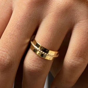Anillo de plata de ley chapado en oro macizo: una declaración minimalista
