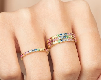 Regenboogbandring, sierlijke ring, veelkleurige ring, stapelring, delicate ring, kleine ring, geboortesteenring, stapelbare ring, regenboogring goud