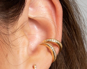 Non pierced conch ear cuff, Gold cz ear cuff, Huggie ear cuff, Dainty cz gold ear cuff, Minimalist ear cuff, Tiny ear cuff