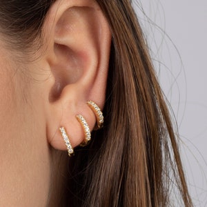 Small hoops, Dainty earrings, Huggie earrings, Tiny gold hoops, Huggie cz hoops, cz hoops gold, Dainty hoops, Gold hoops, Minimalist earring