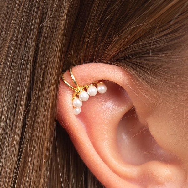 Helix ear cuff with pearls, Non pierced pearl ear cuff, Cartilage pearl ear cuff, Huggie ear cuff, Dainty gold ear cuff, Minimalist ear cuff