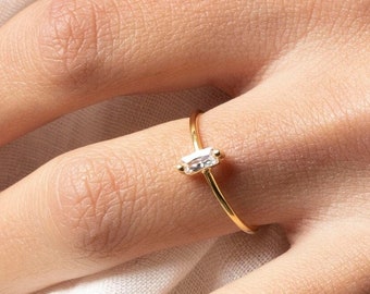 Sierlijke ring, belofte ring, minimalistische cz ring, delicate ring, stokbrood ring, diamanten ring, verlovingsring, sierlijke ring goud, gouden ring