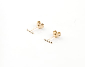 WINZIGE Bar Ohrstecker: 18k Vergoldete Sterling Silber Ohrringe